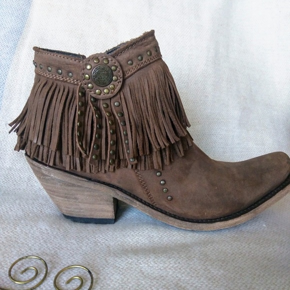short fringe boots
